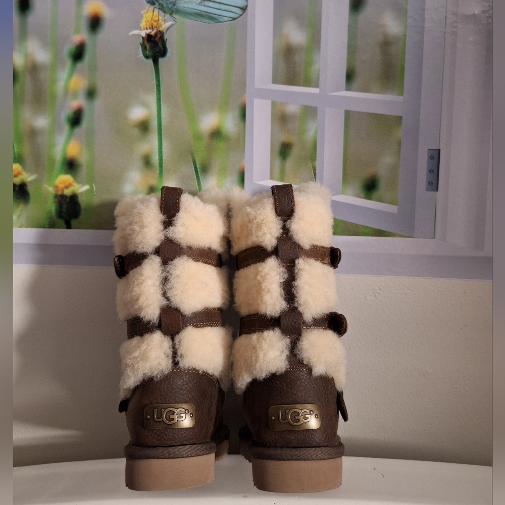 UGG BOOTS. Size 10c